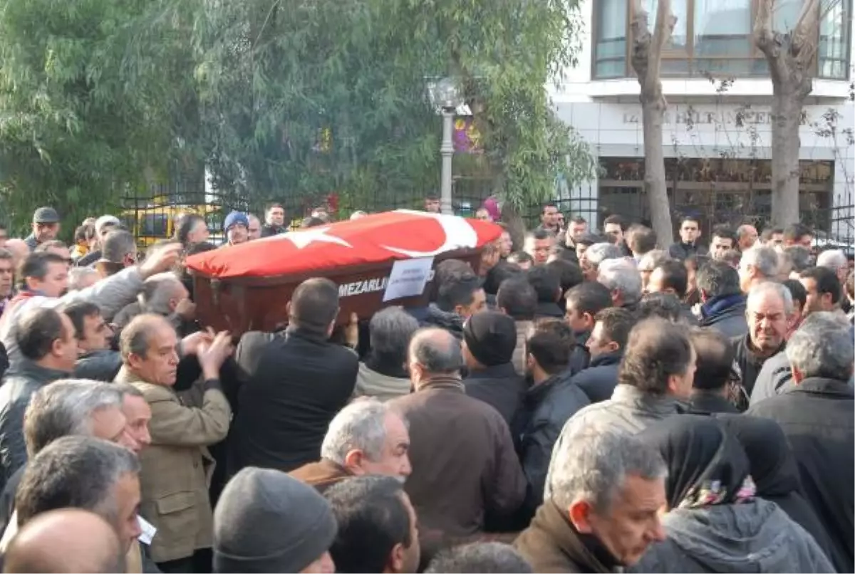 Van'a Gönderilen Malzemeleri Almaya Giderken Kazada Öldü