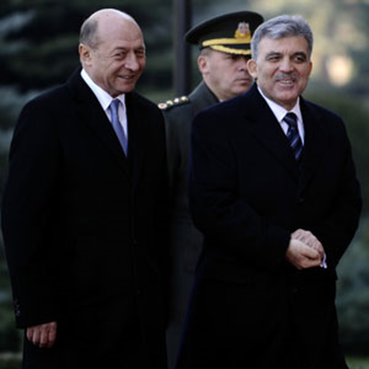 Gül, Basescu'yu Törenle Karşıladı