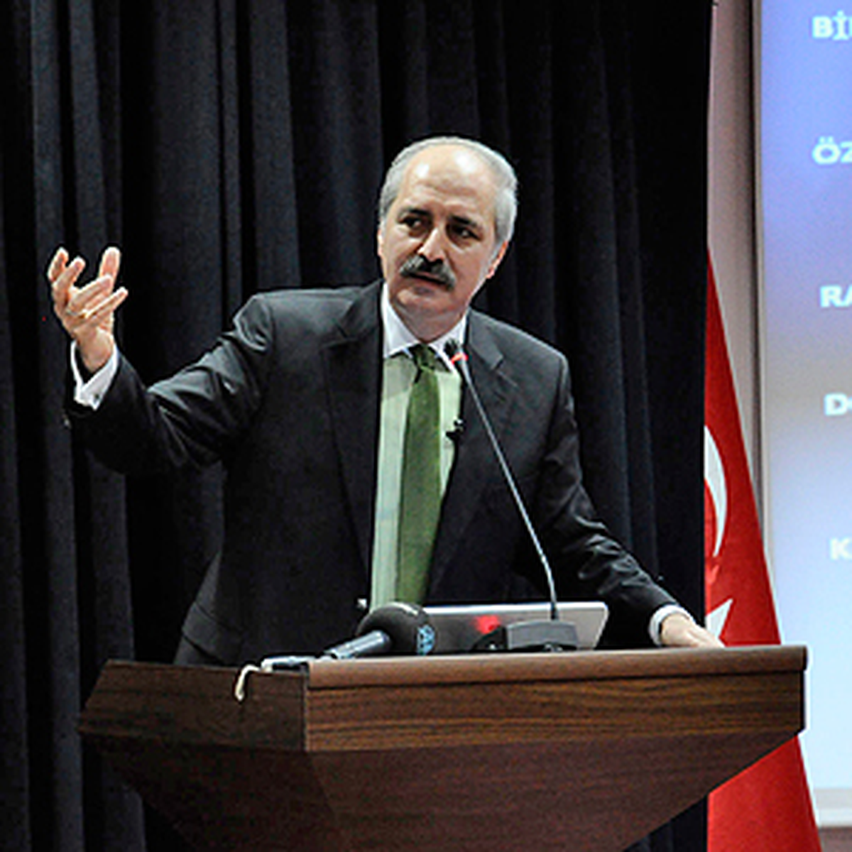 Numan Kurtulmuş Bir Dizi Seminer Ve Program İçin Viyana'ya Gidiyor