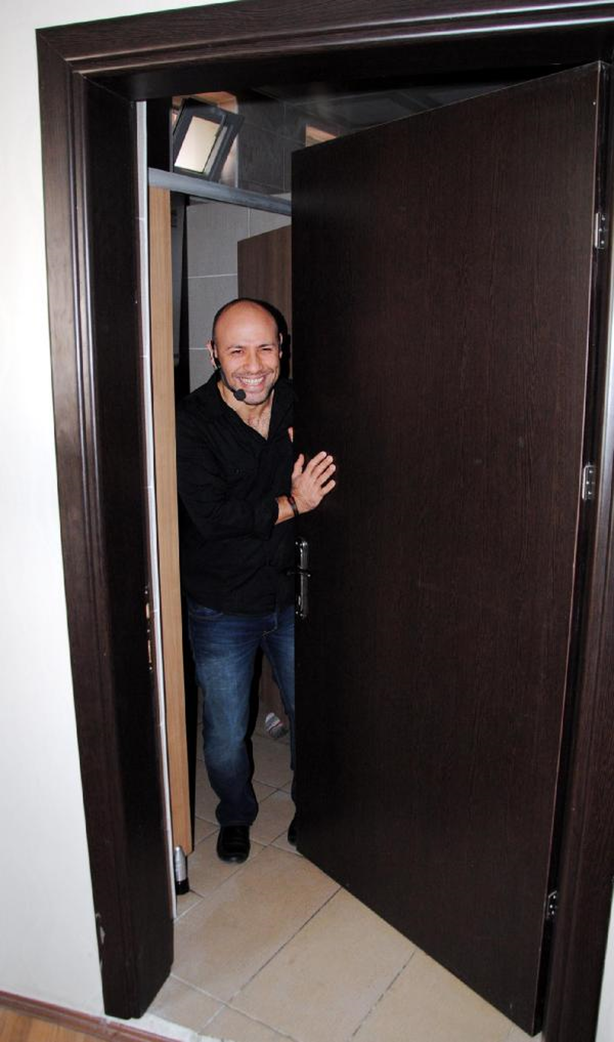 Şair Tazeoğlu, Kulis Tuvaletinde 45 Dakika Mahsur Kaldı