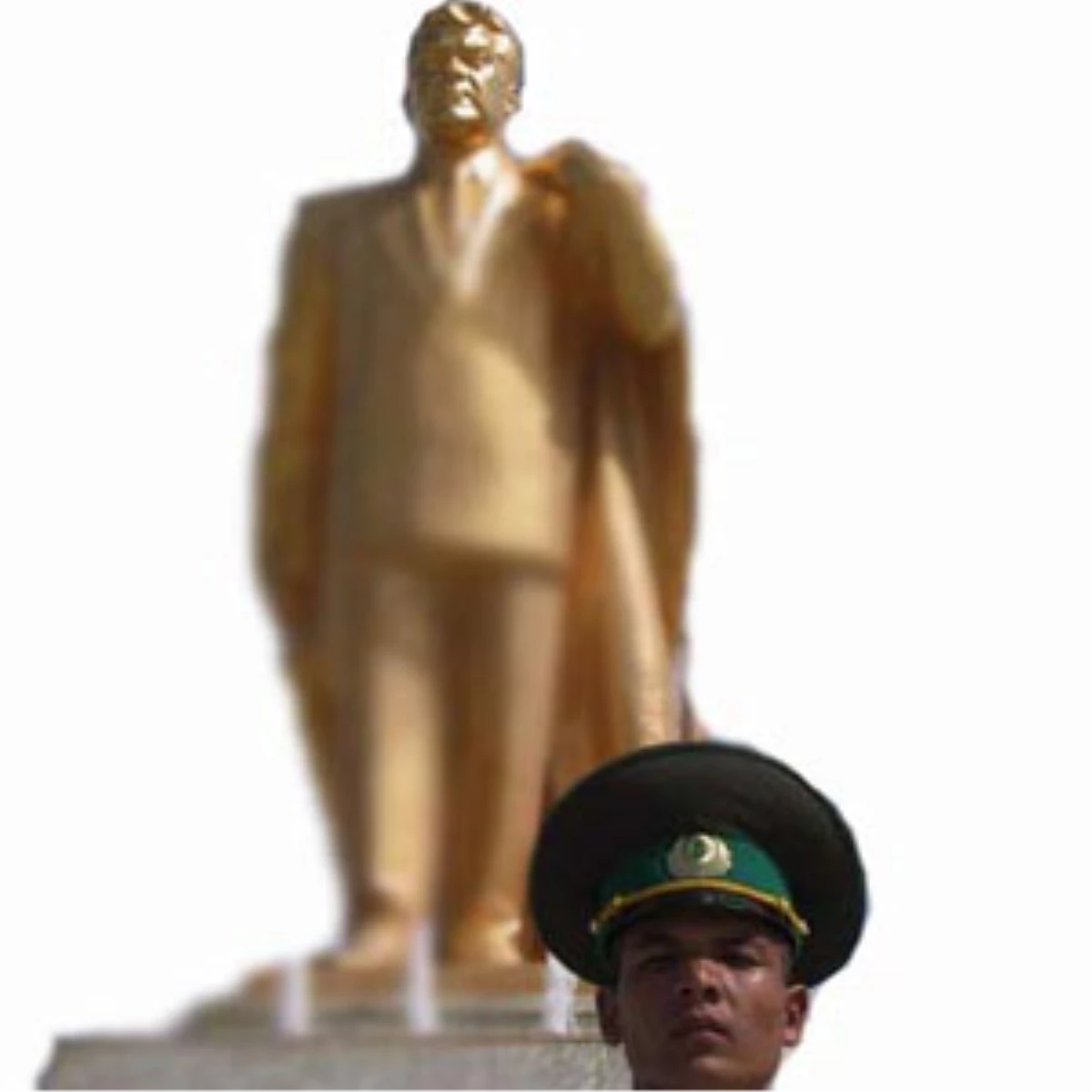 Türkmenbaşı\'na Altın Kaplamalı Heykel