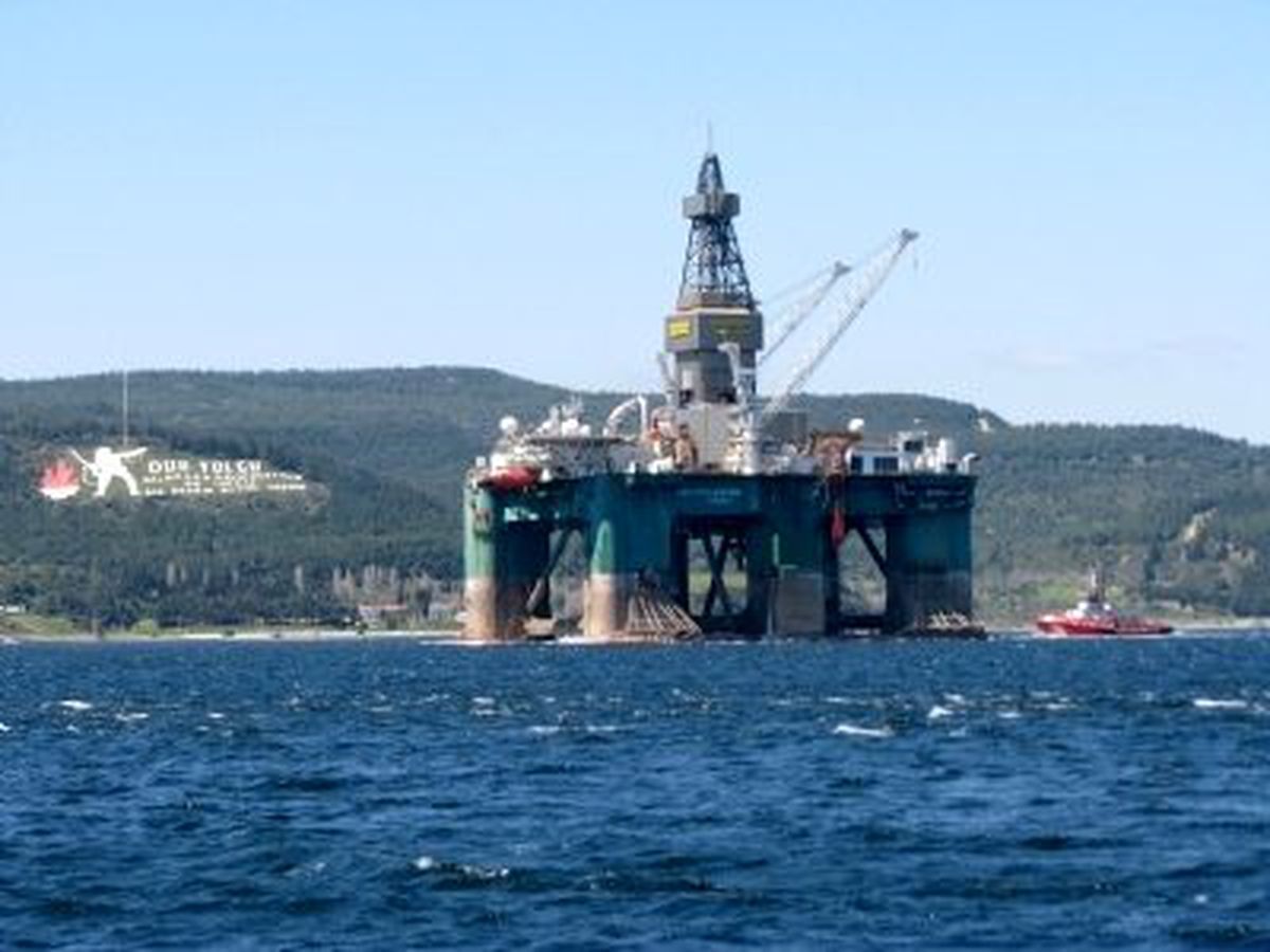 Petrol Arama Platformu Çanakkale Boğazı'ndan Geçti