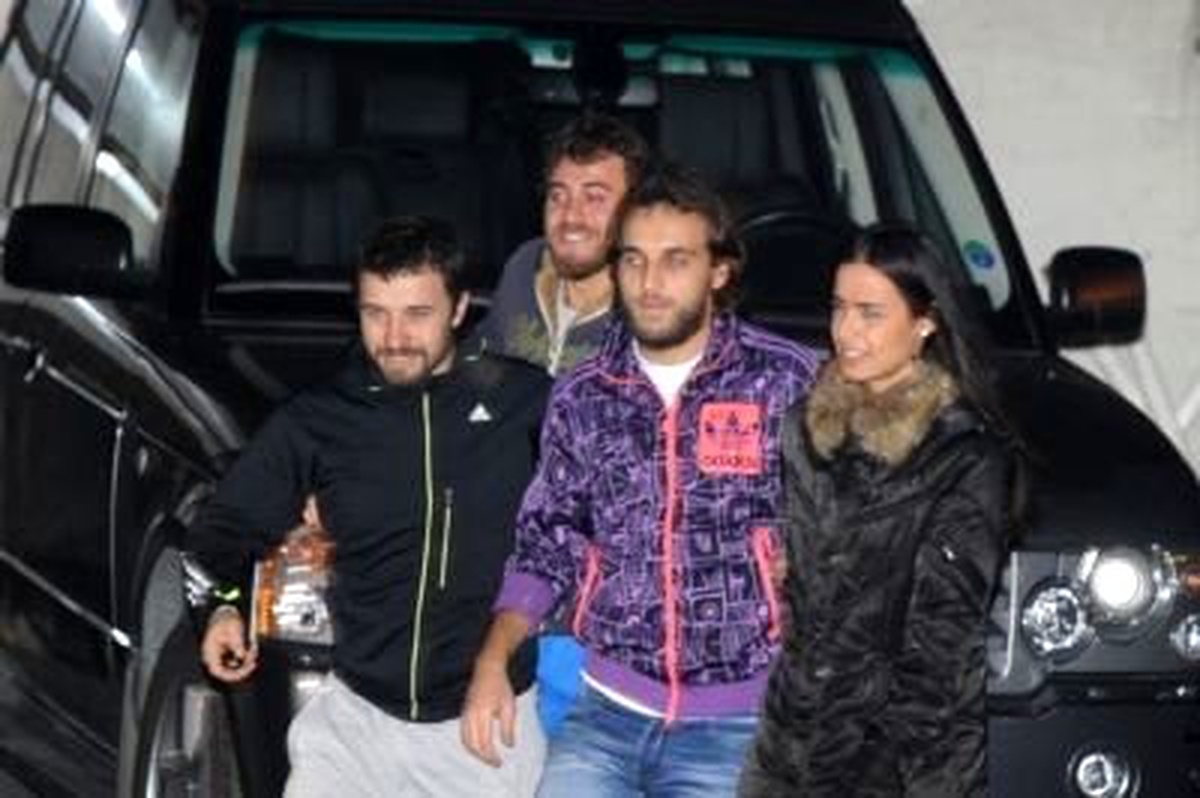 Tahliye Kararının Ardından Metris Cezaevi Önü...