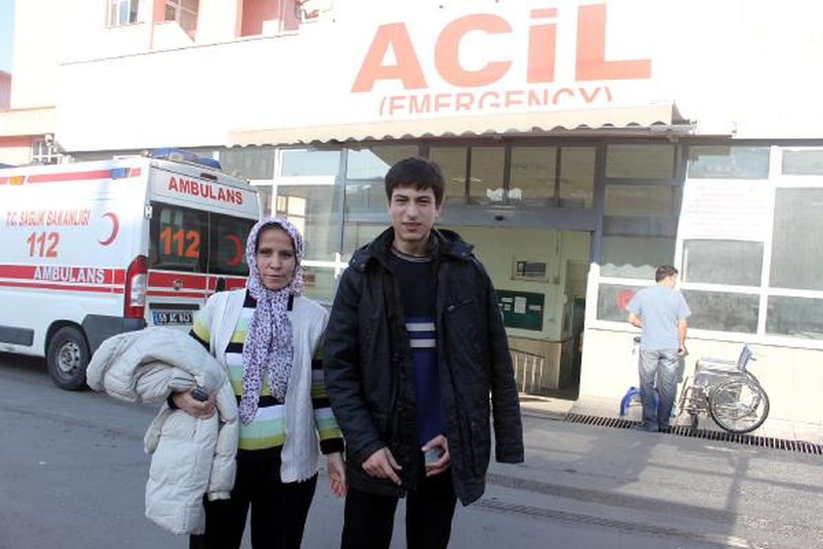 Ayağına Paslı Çivi Batan Genç 4 Gün Tetenoz Aşısı İçin Bekledi