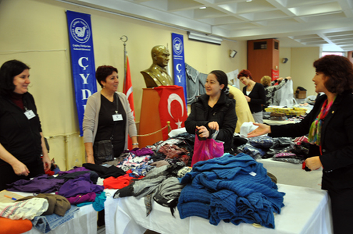 Çağdaş Yaşama Derneği Öğrenciler Yararına Kermes