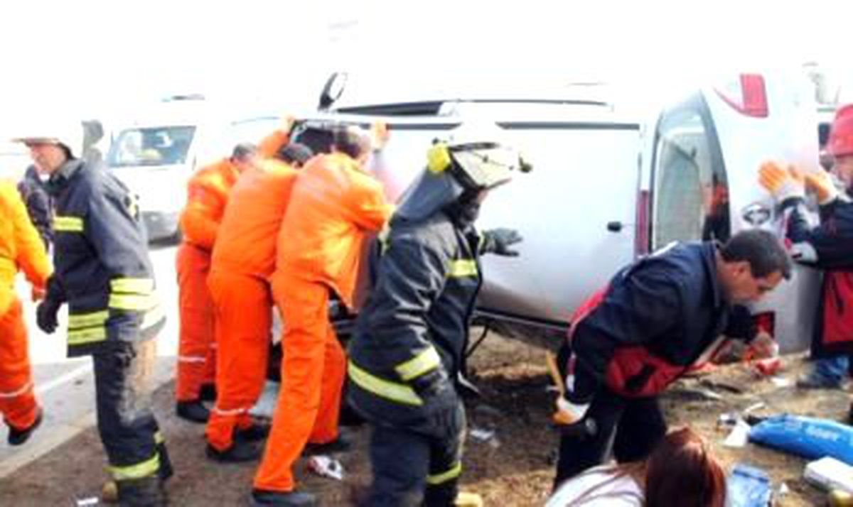 Dazkırı'da Trafik Kazası: 3 Yaralı
