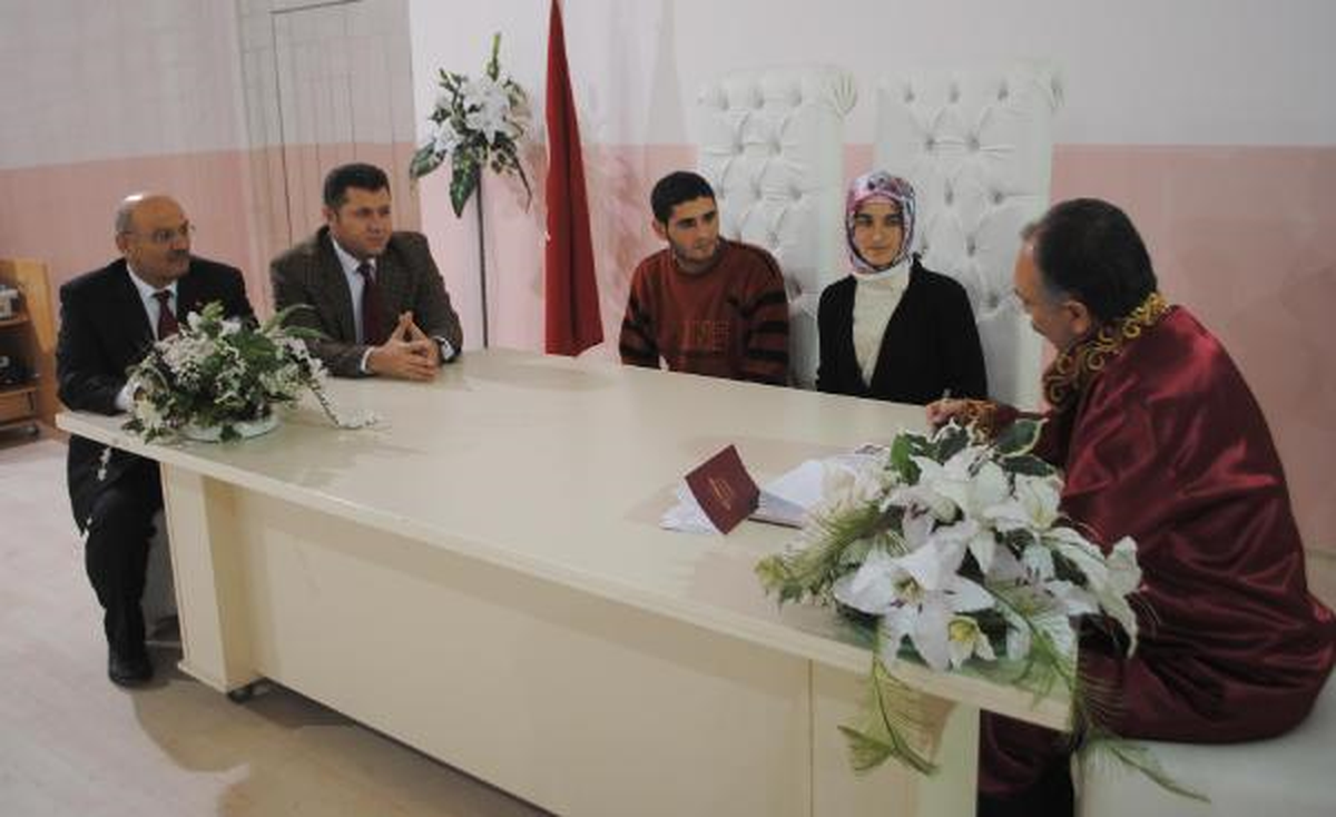 Depremzede Çifte Resmi Nikah Kıyıldı