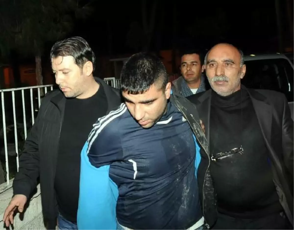 Ehliyetsiz Sürücü Kaçtı, Kovalamacada 2 Polis Yaralandı