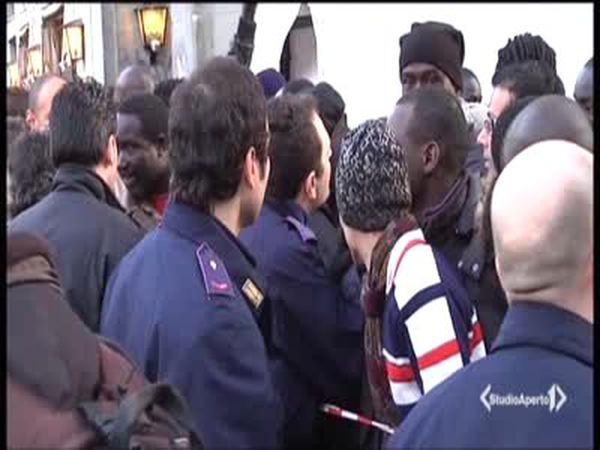 İtalyan Yazar, İki Senegalli'yi Öldürdükten Sonra İntihar Etti