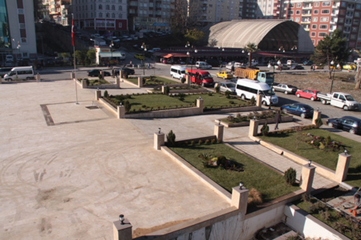 Tören Alanını Rize Belediyesi Tamamlıyor