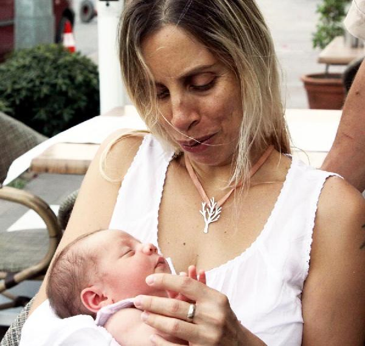 Zeynep Casalini, Doğumdan Sonra İlk Kez Yılbaşı Gecesi Sahneye Çıkacak