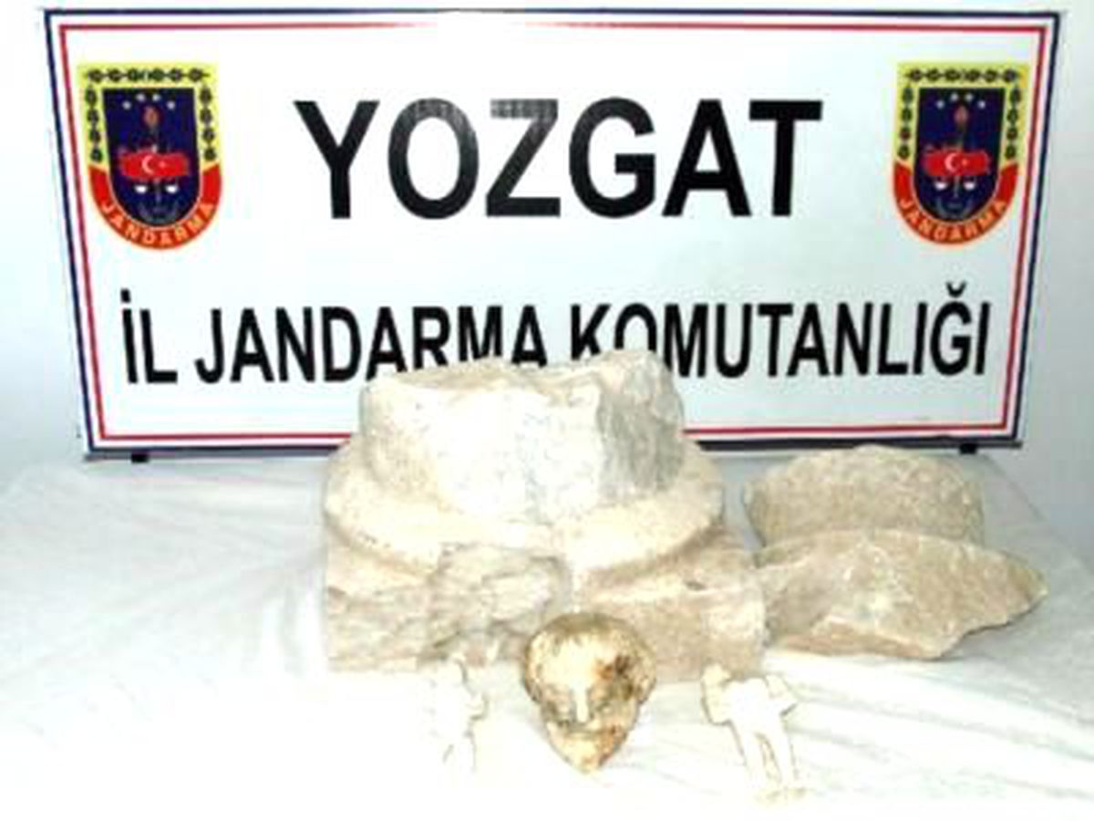 Defineciler Jandarmaya Yakalandı