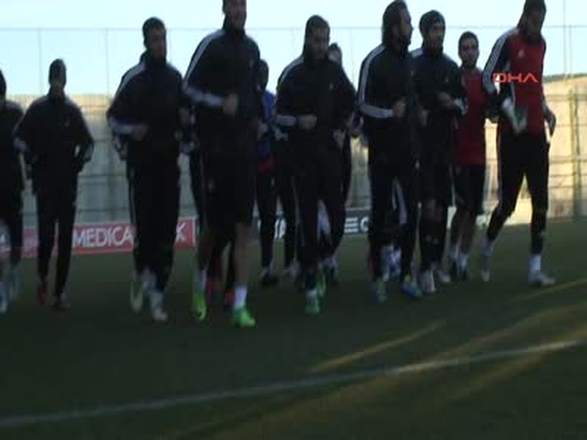 Gaziantepspor'da Ankaragücü Maçı Hazırlıkları Gaziantepspor Teknik Direktörü Abdullah Ercan, Ankaragücü ile Bursaspor Maçlarını Kazanarak, Galibiyet Serisini Kırılmadan Devam Ettirmek İstediklerini Söyledi.