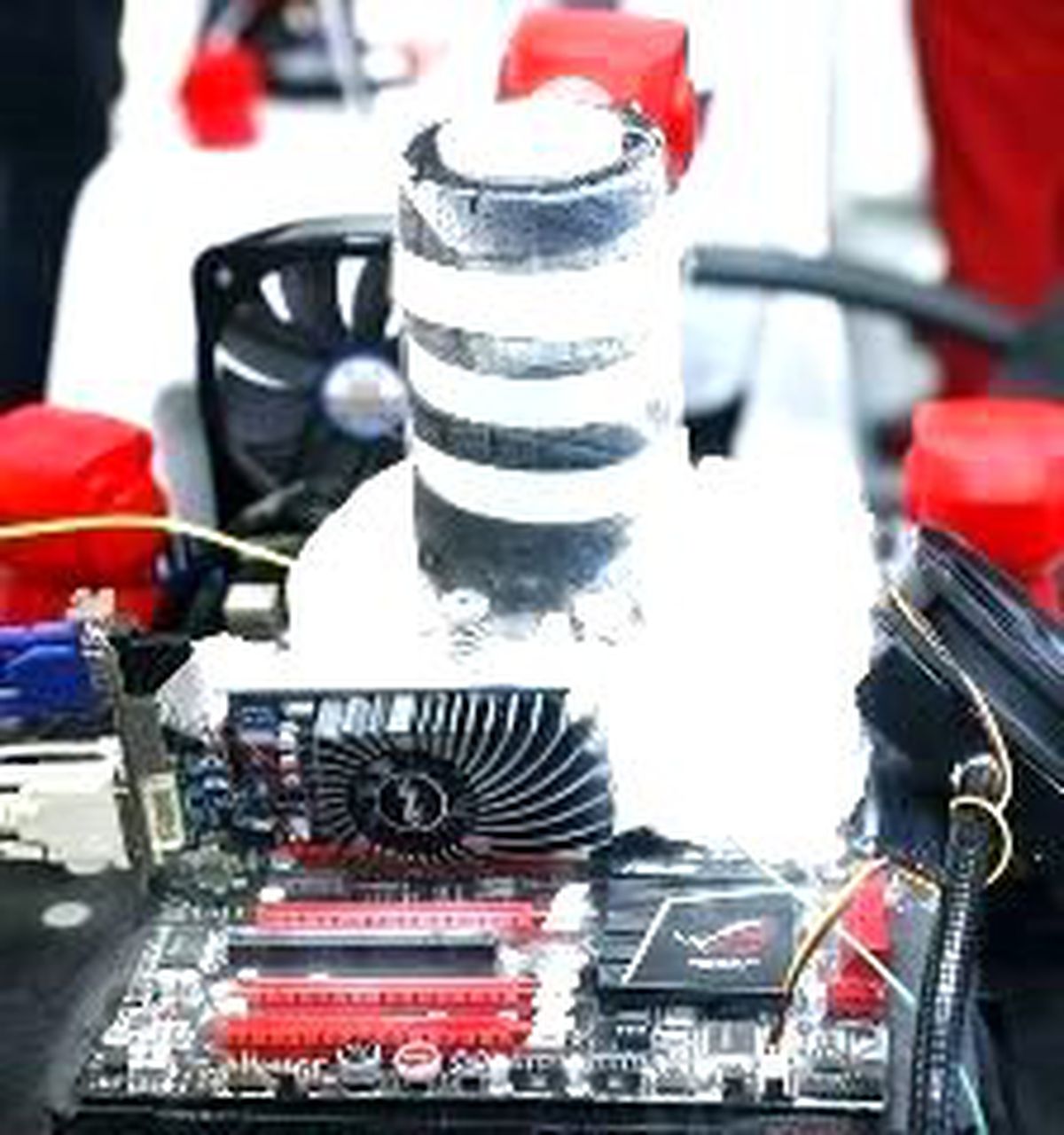 Hyperx Bellekler Sıvı Azotla Overclock Edildi