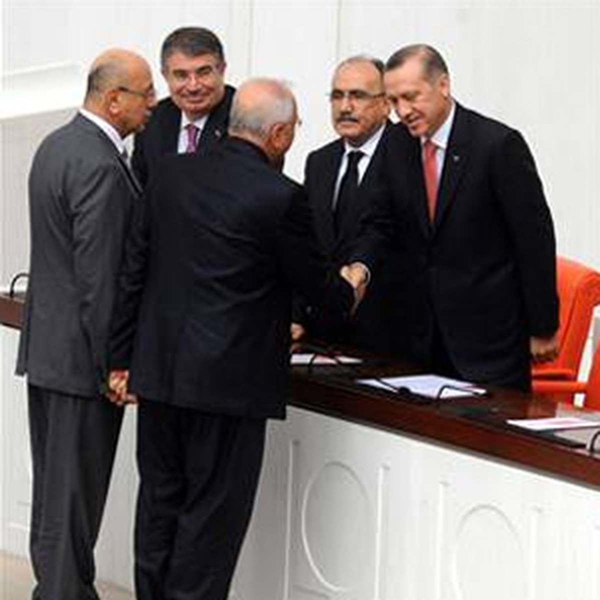Meclis'te Geçmiş Olsun Kuyruğu!