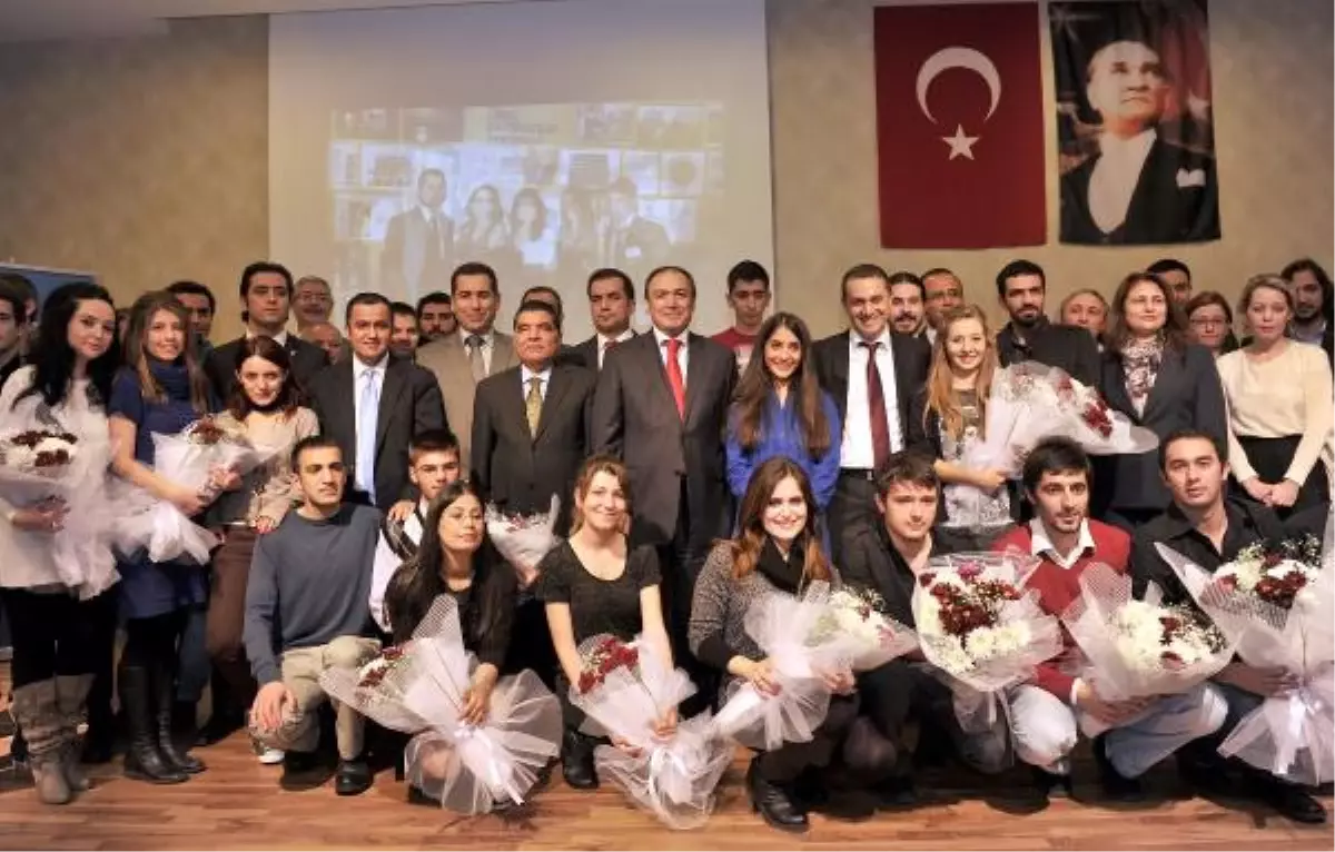 Ödüllü Genç İletişimcilere Rektör Sürprizi