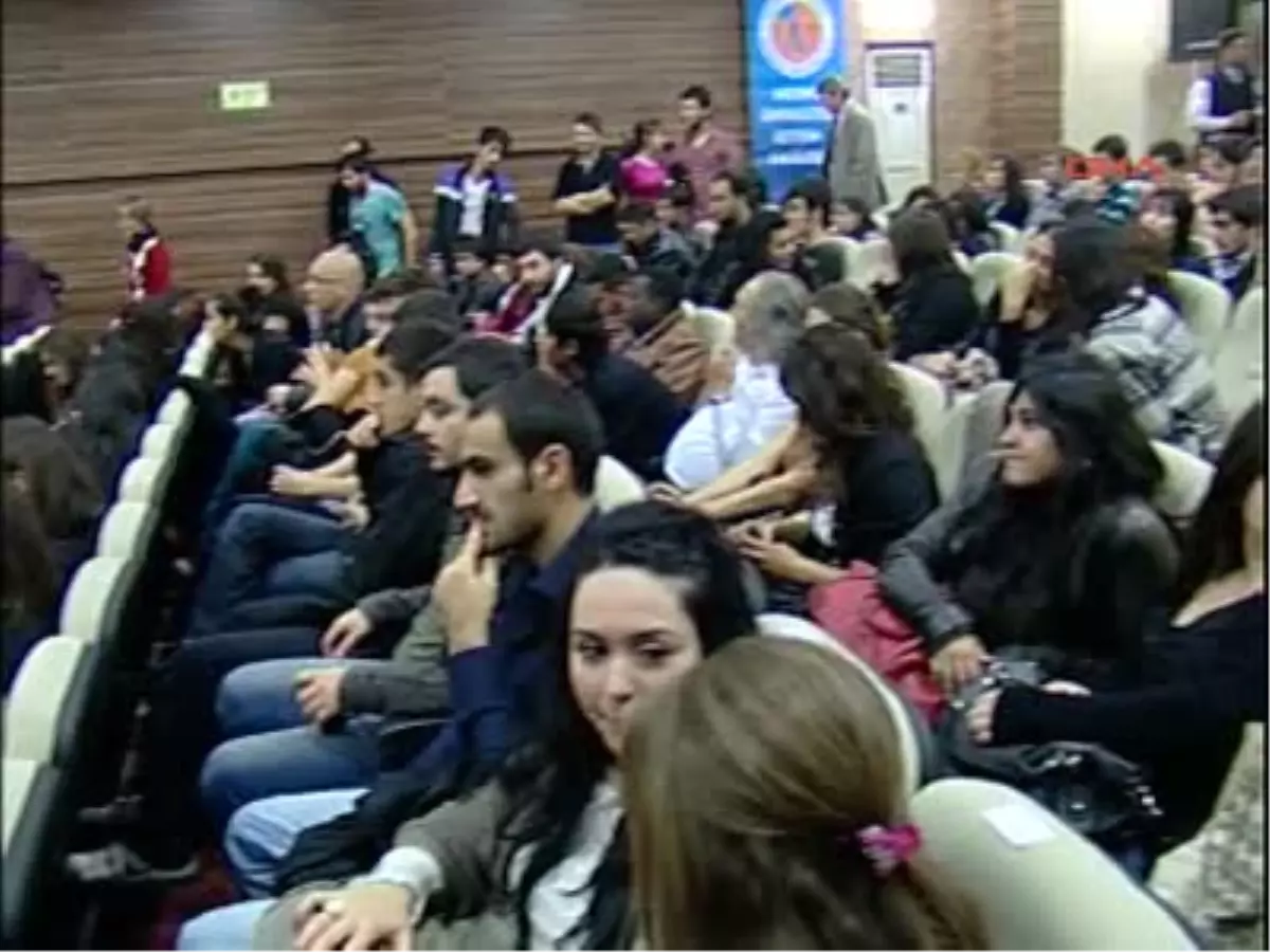 Ödüllü Genç İletişimcilere Rektör Sürprizi