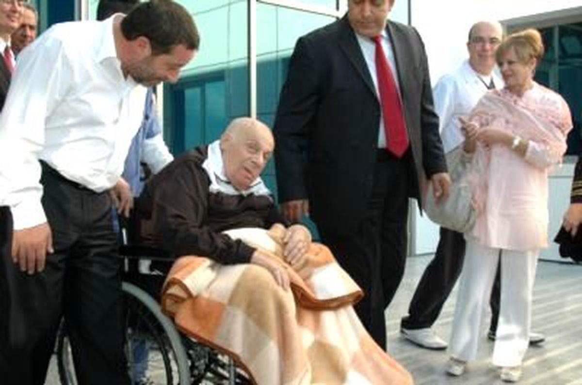 Rauf Denktaş İlk Kez Evinden Dışarı Çıktı