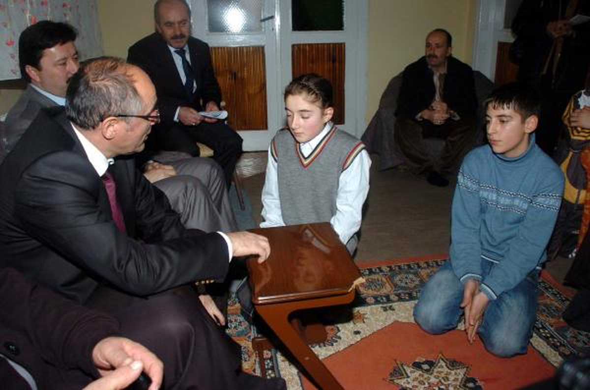 Vali, Depremzede Öğrencilerin Dershaneye Gitmesini İstedi