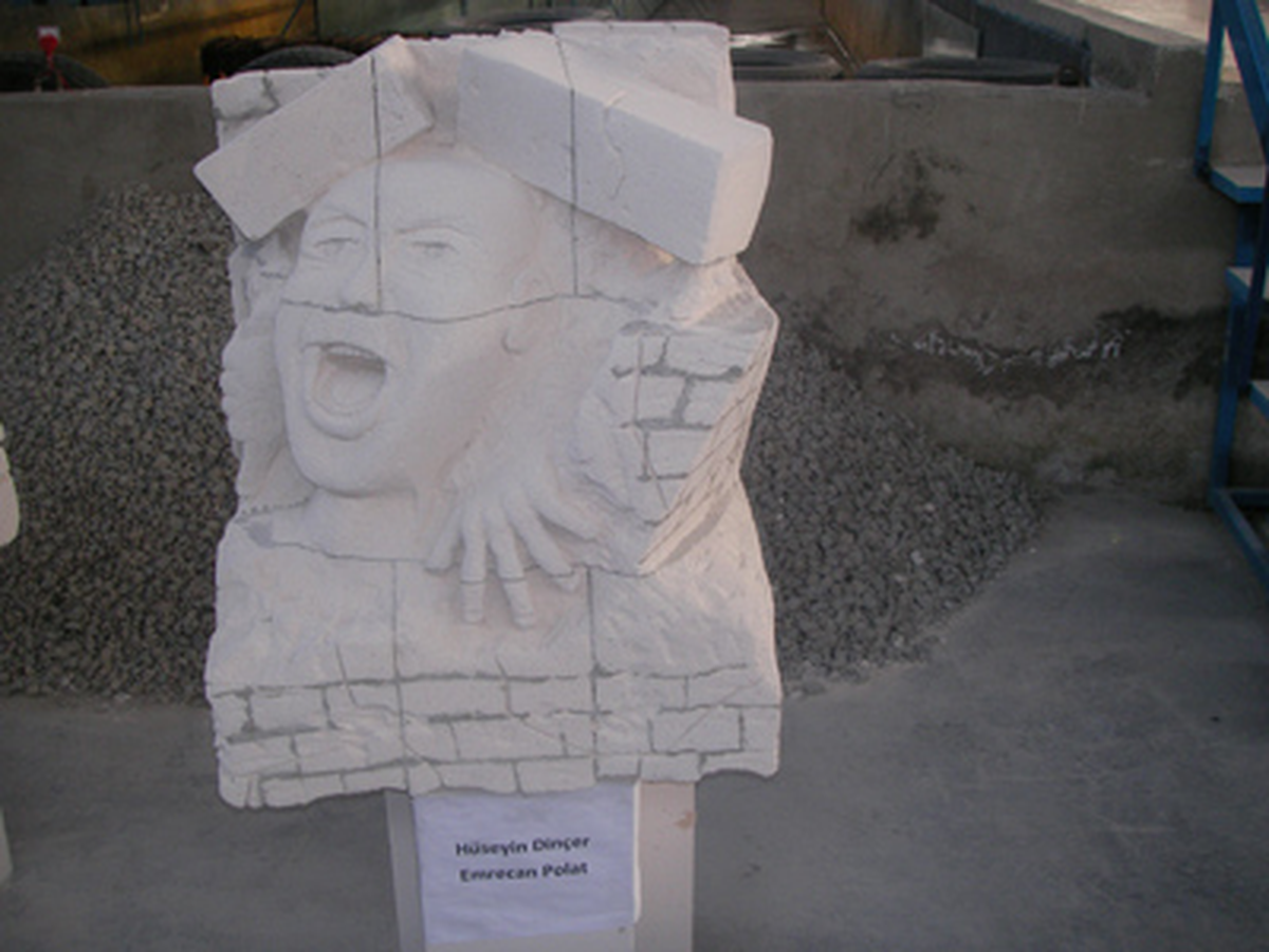 Adaylar Gazbeton Heykellerle Yarıştılar
