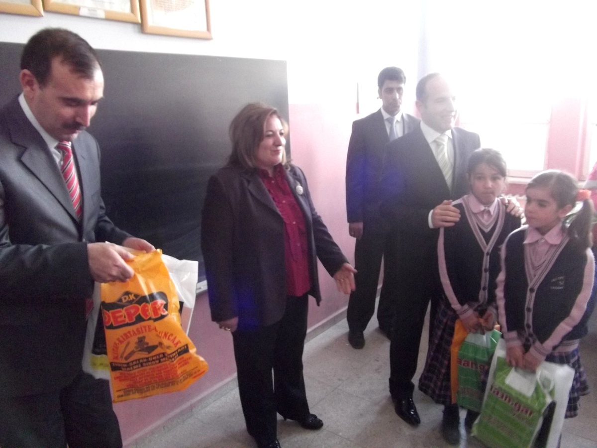 Bayan Çolak Kitap Okuma Kampanyasına Destek Verdi