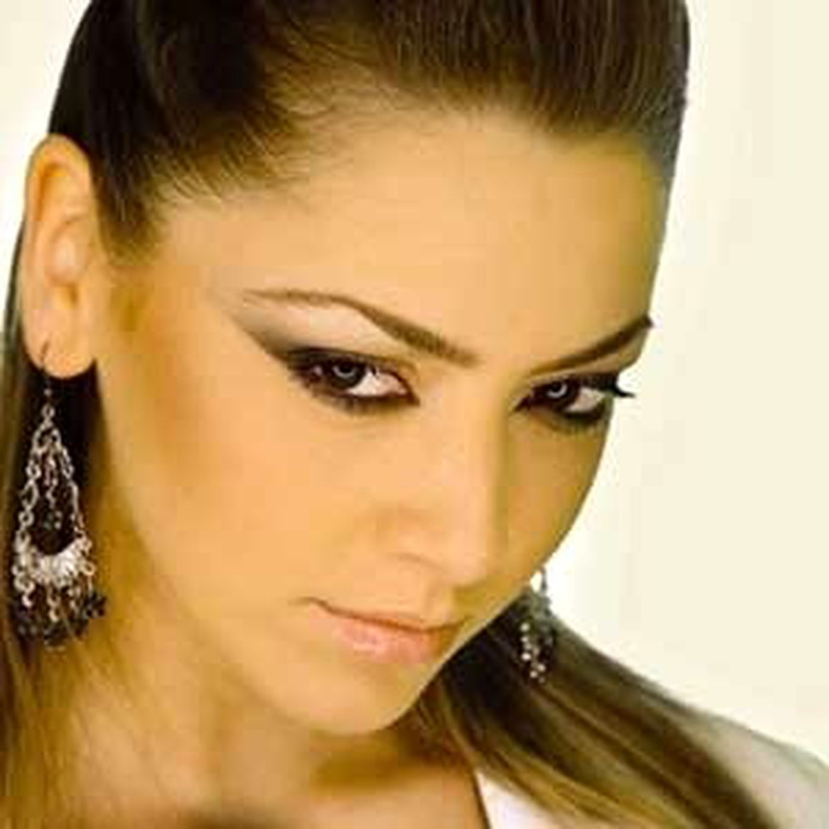 Hadise\'den, Erol Köse\'ye Suç Duyurusu