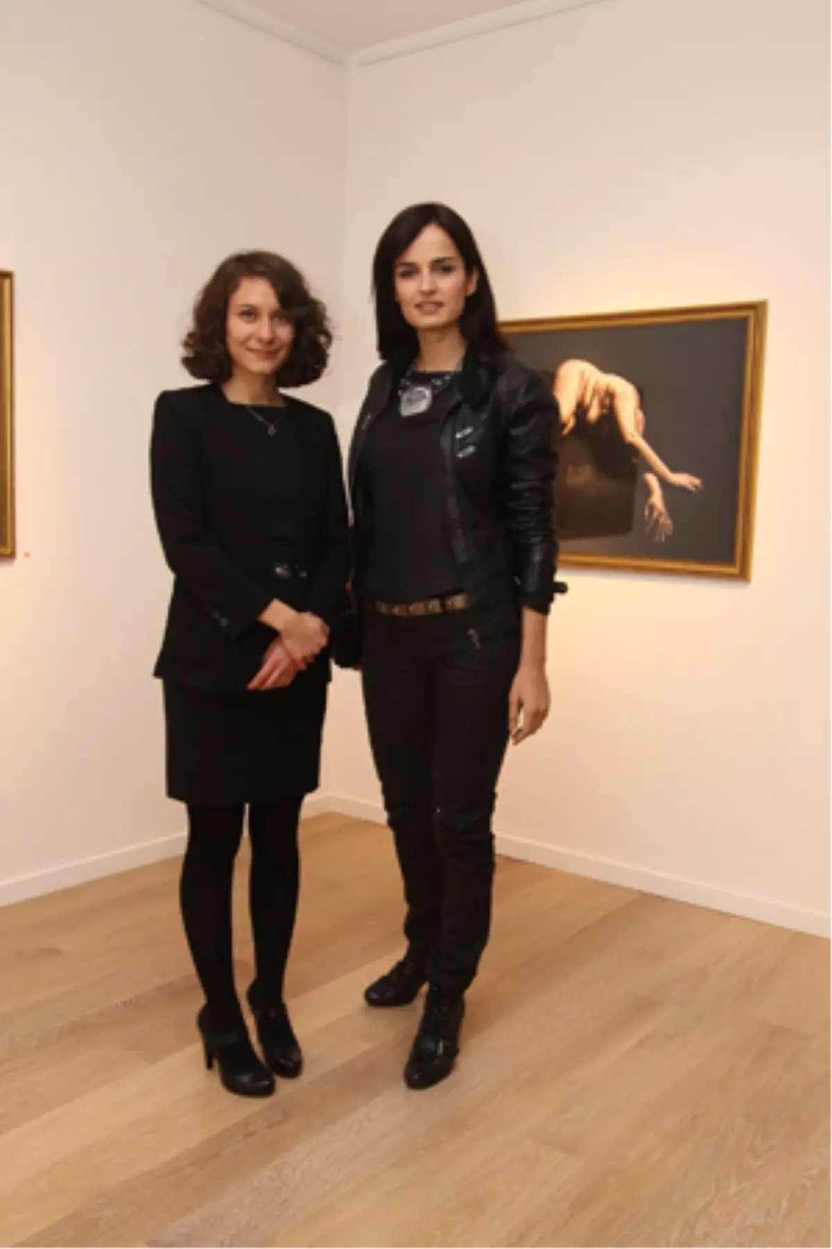 "Huşu İçinde" ve "Teşhir Ürünü" Sergileri Açıldı!