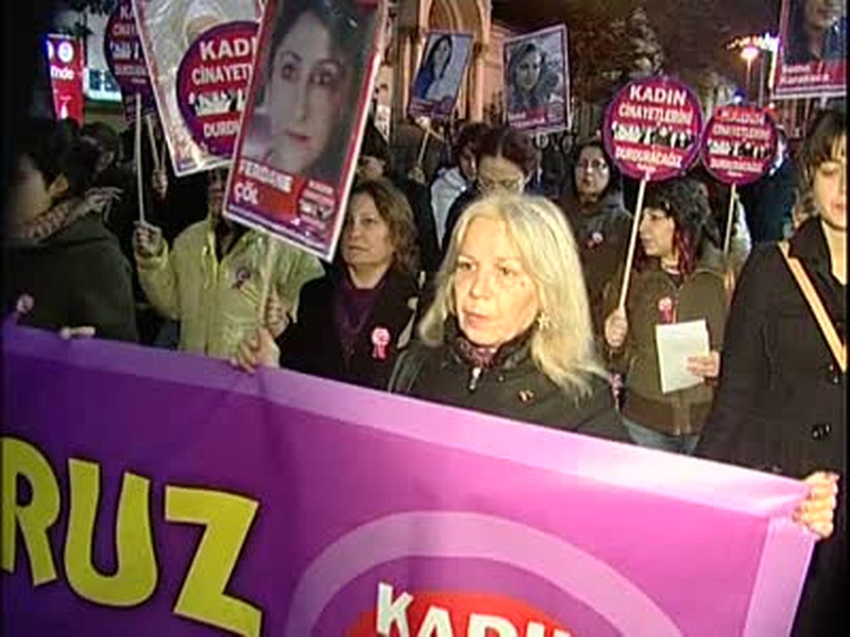 Kadın Cinayetlerini Protesto Ettiler