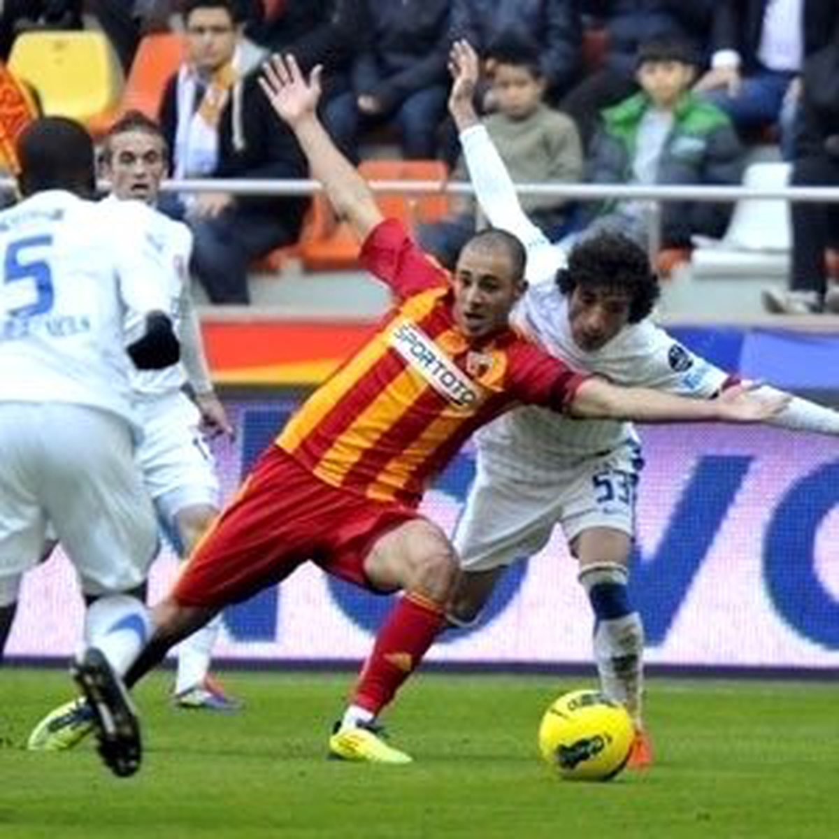 Kayserispor'un Amrabat Teklifi Elmander'le Eboue