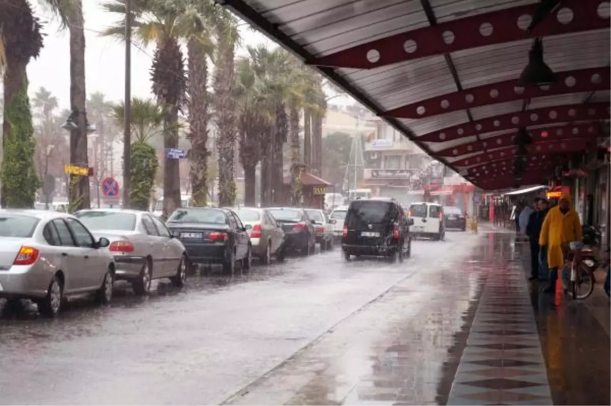 Muğla'da Fırtına ve Yağmur Hayatı Olumsuz Etkiledi