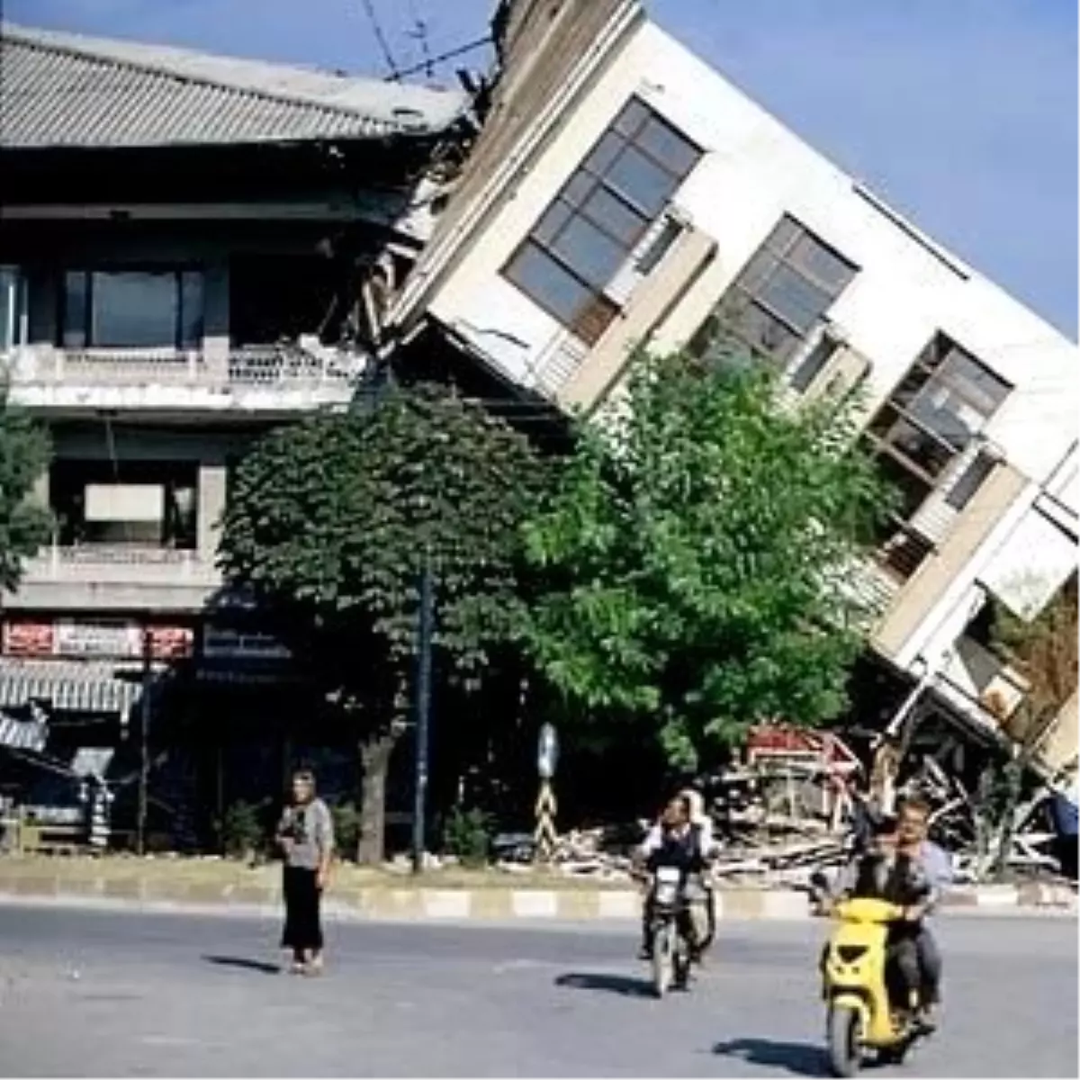 12 Yıl Sonra Çıkan Deprem Görüntüleri