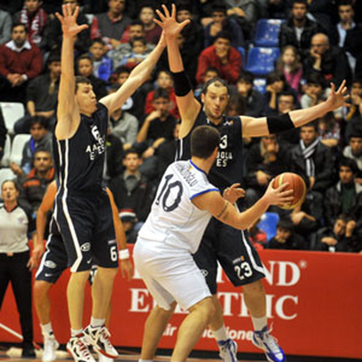 Antalya Büyükşehir Belediyespor: 102 - Anadolu Efes: 106