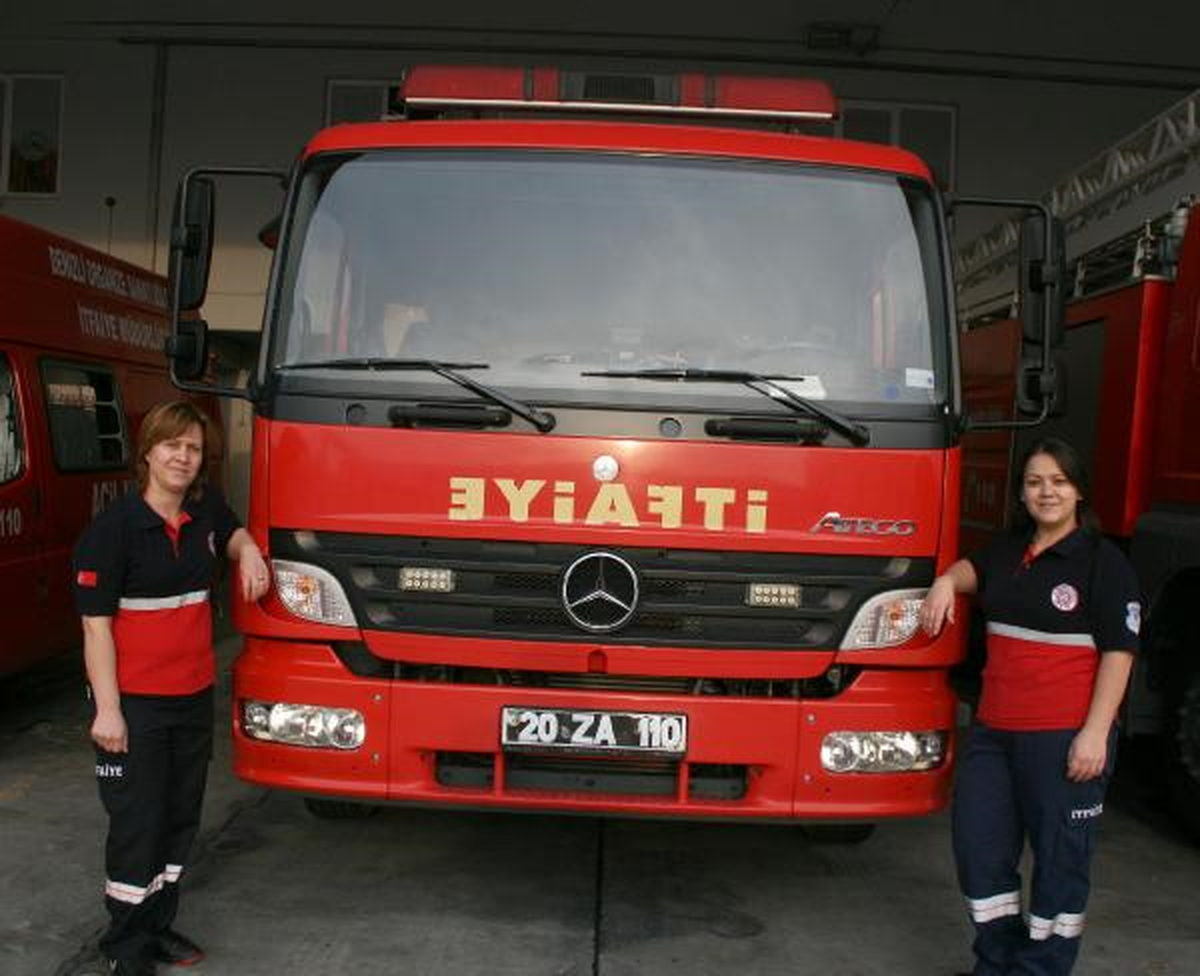 Denizli'de 2 Kadın, Mesleklerini Bırakıp İtfaiyeci Oldu