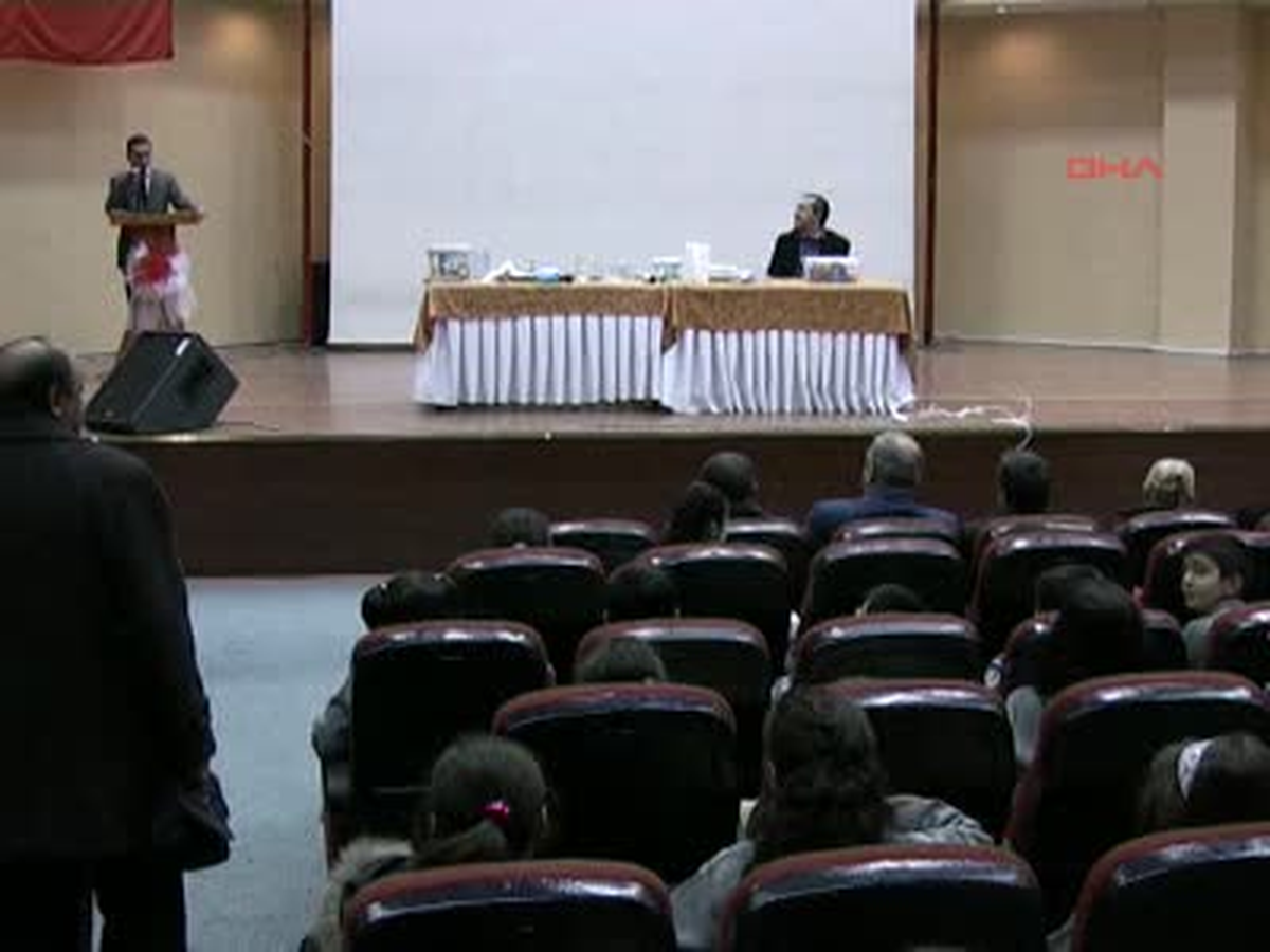 İlköğretim Öğrencilerine Atık Malzemelerle 'icat' Yapmayı Öğretti