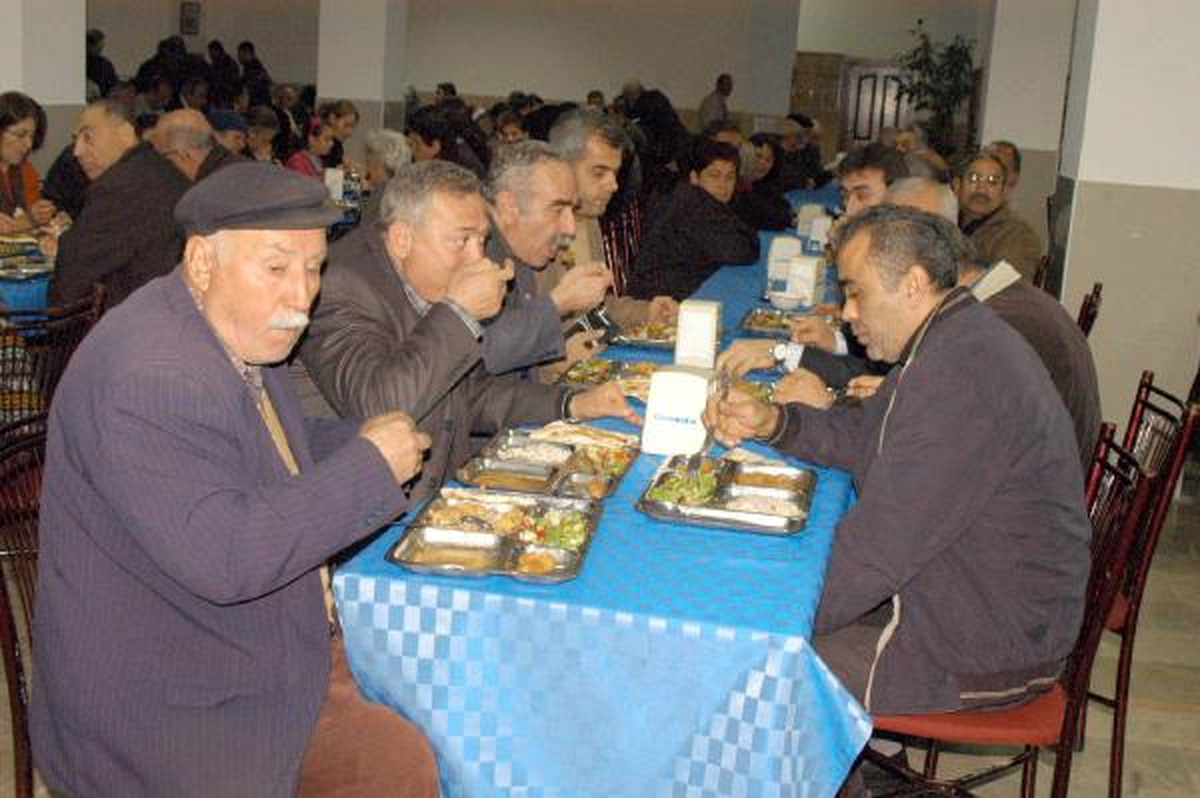 Kürte Şarkı Yüzünden Öldürülen Sanatçı Sarp Öztürk Ölümünün Birinci Yılında Anıldı