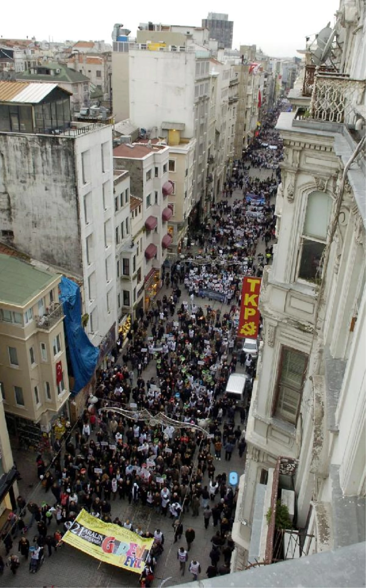 Sağlık Çalışanları Taksim\'e Yürüdü
