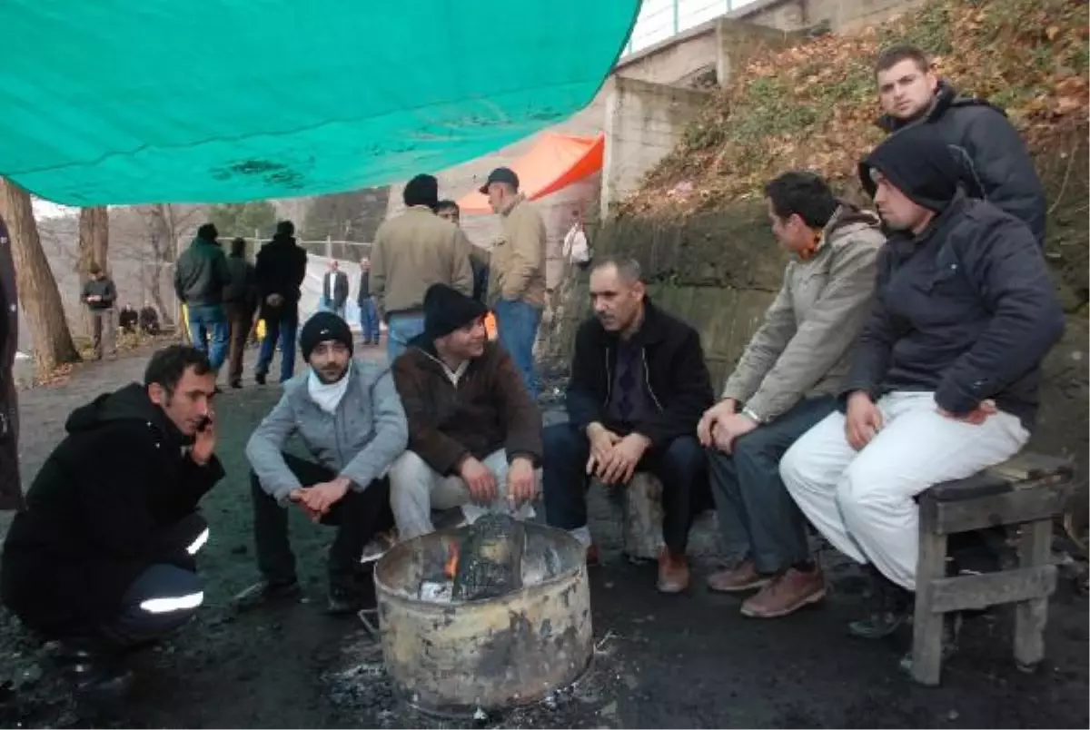 800 Madencinin Zam Eylemi Sürüyor