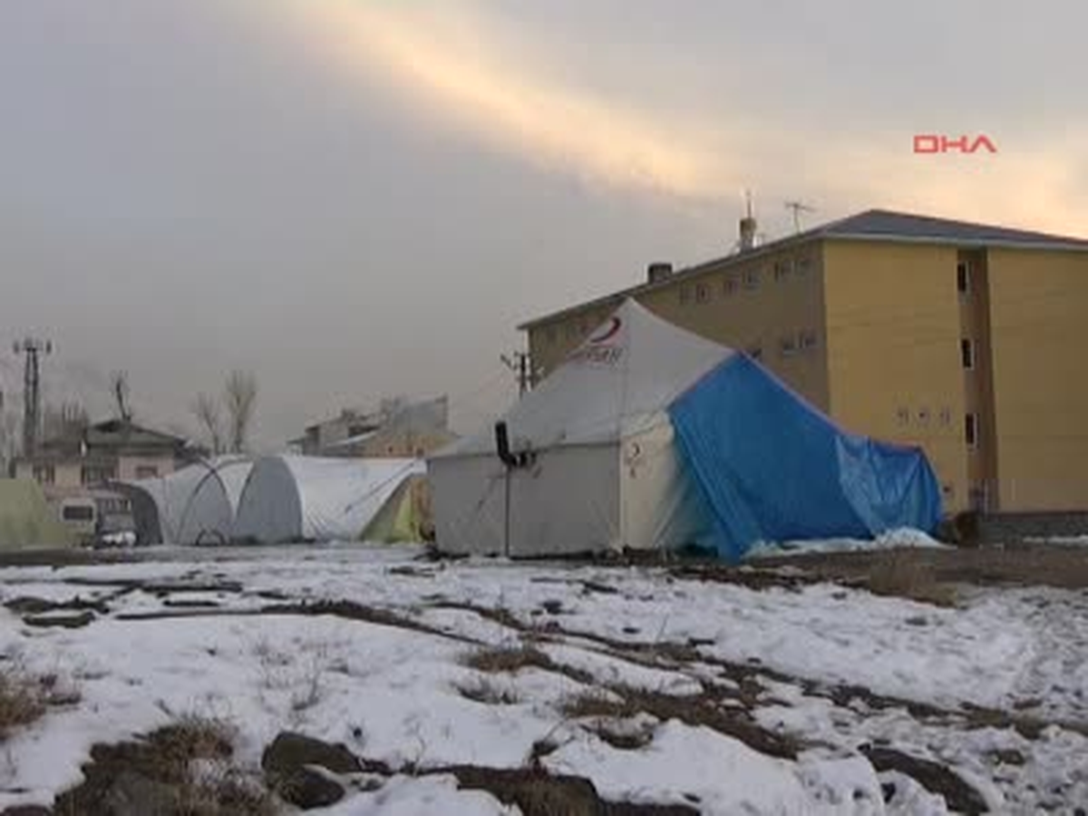 İtfaiye Çadır Yangınlarında Çaresiz