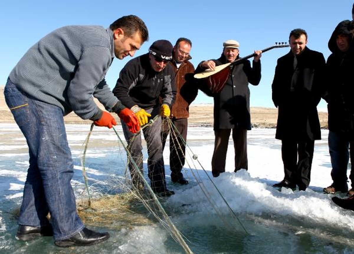 Çıldır Gölü'nde Buzda Balık Avı