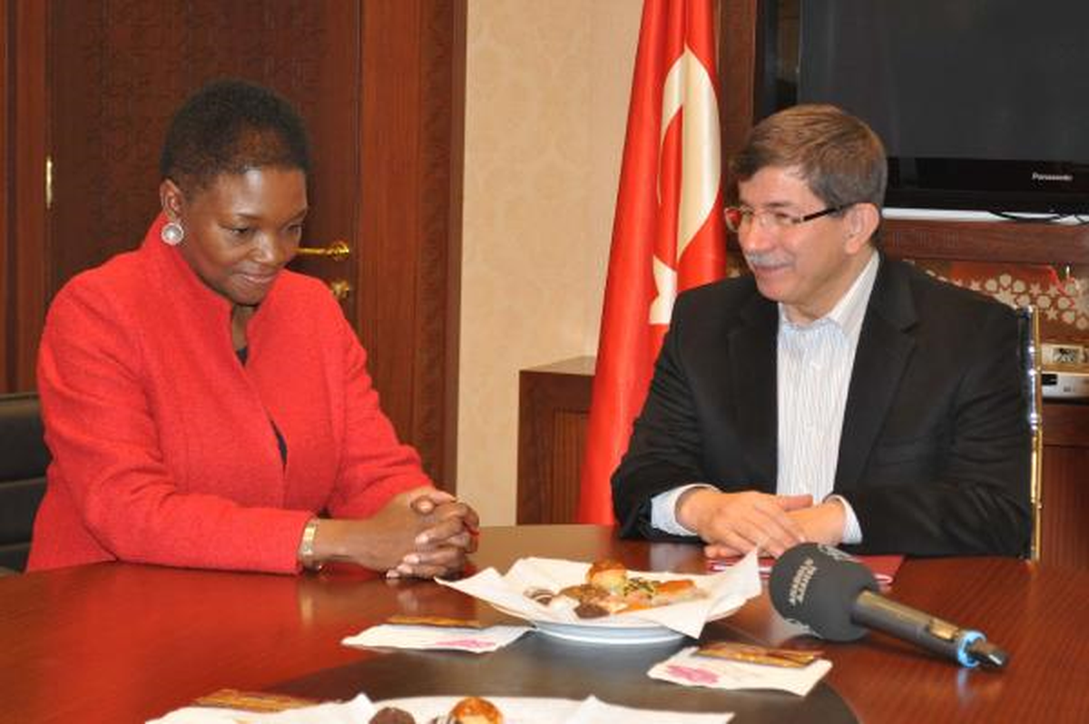 Davutoğlu'ndan Fransa'ya Sert Tepki