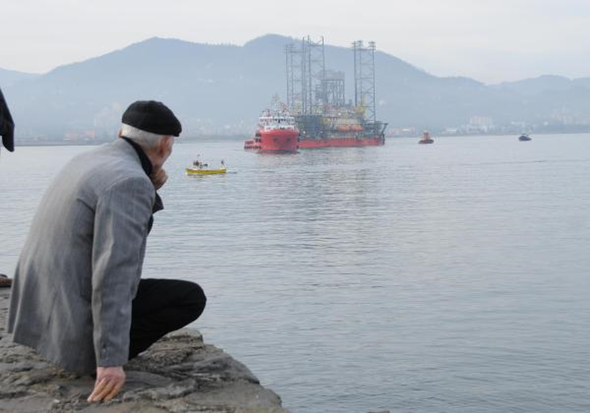 Petrol Platformu Giresun Limanında