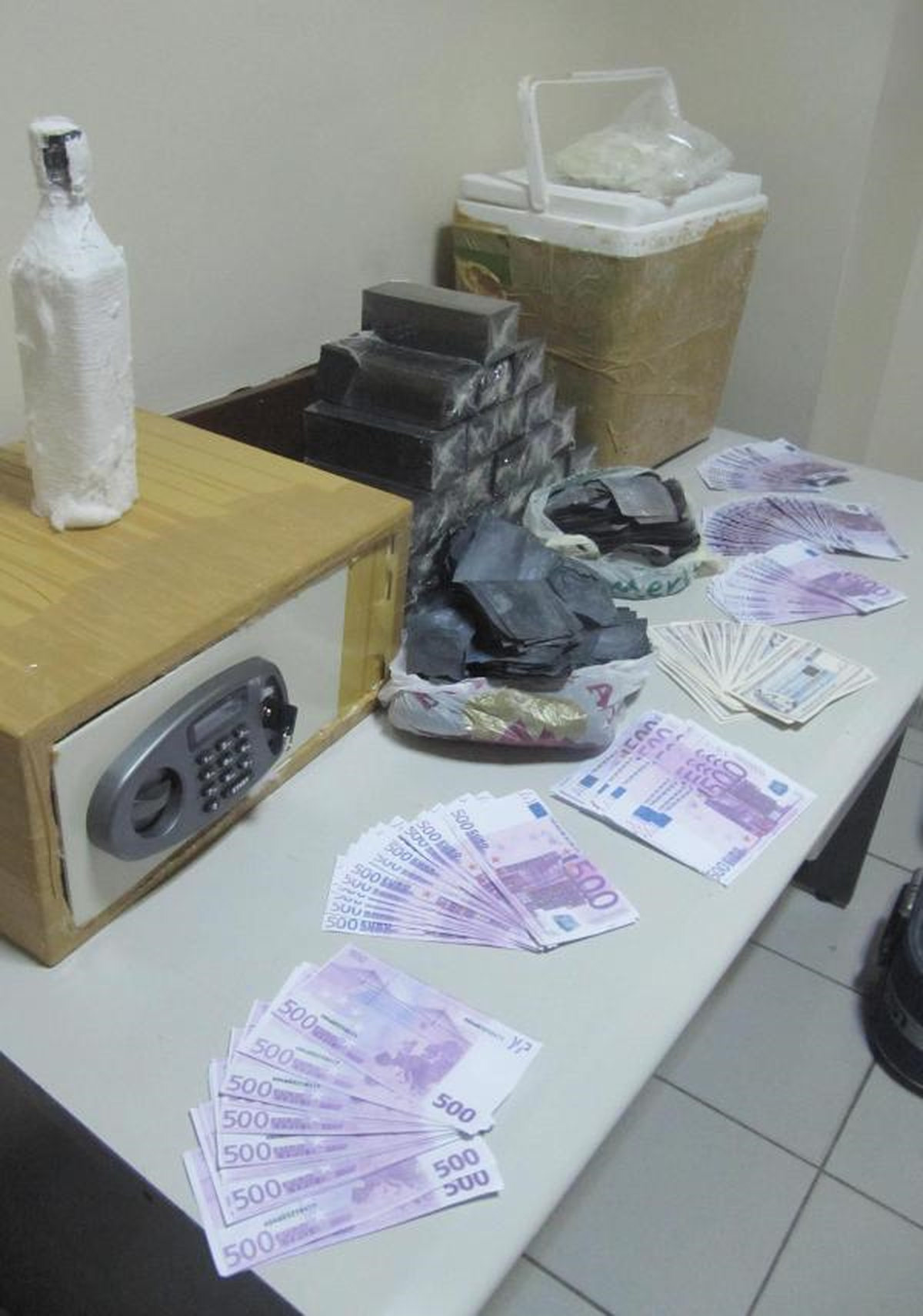 Başkentte Tarihi Eser, Kaçak Sigara ve Sahte Para Operasyonu
