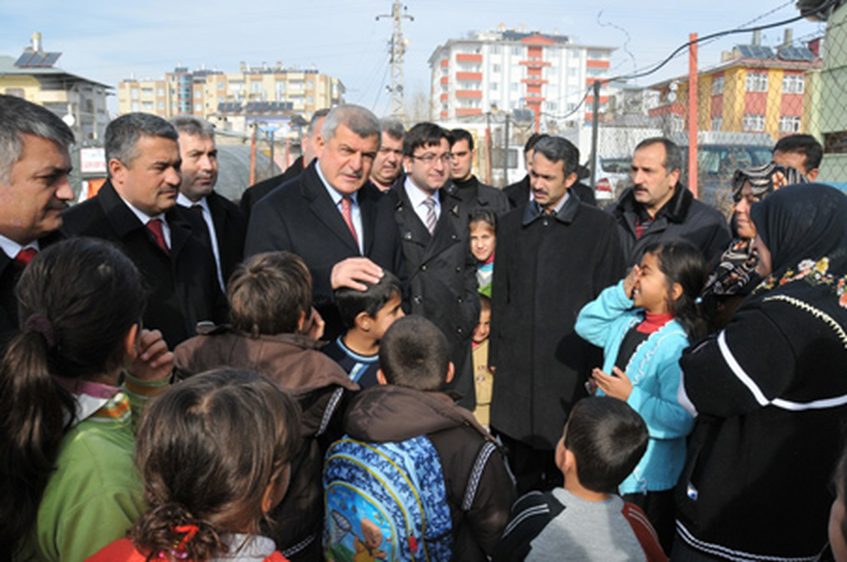 Karaosmanoğlu'ndan Van'a Moral Ziyareti