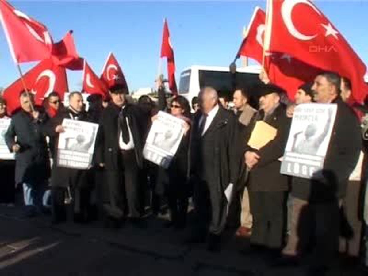 Paris'te 'soykırımı İnkar Yasası' Protestosu