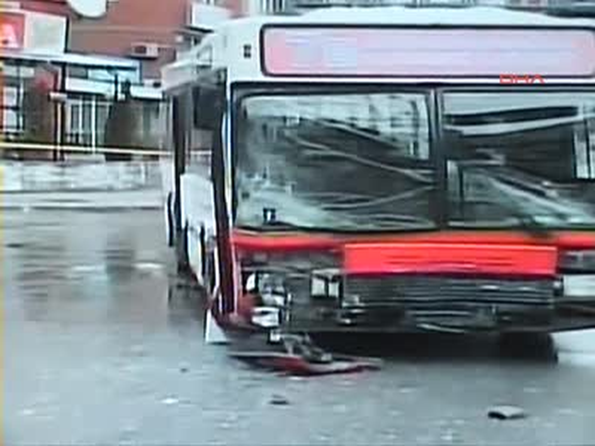Priştine'de Belediye Otobüsü Bir Araca Çarptı: 1 Ölü, 8 Yaralı