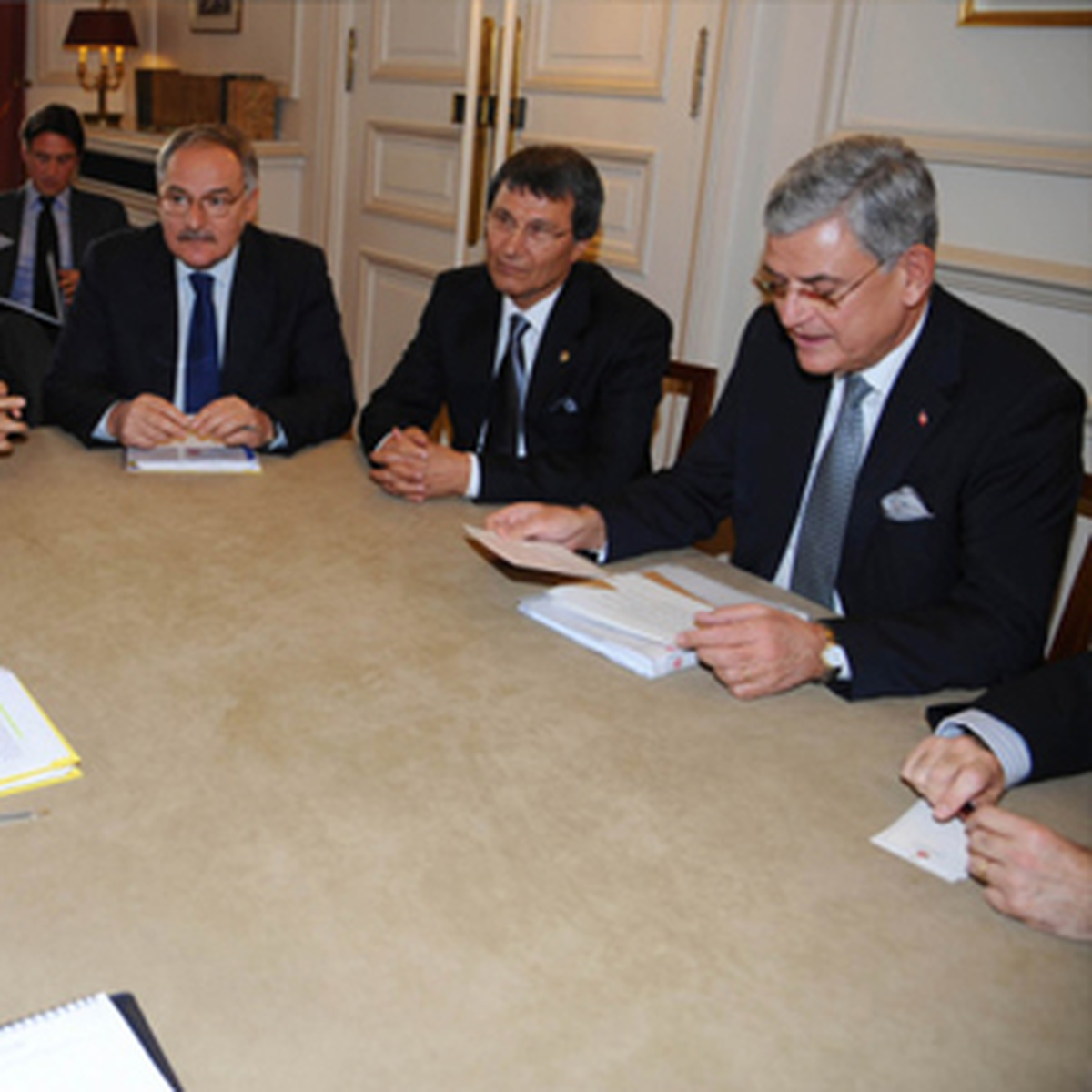 Türk Heyetlerinden Paris Çıkartması