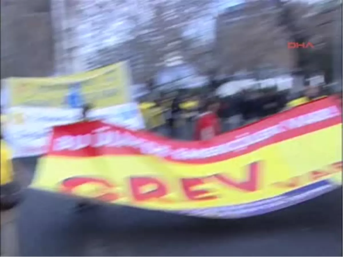 1kamu Çalışanları Eylemde, Gültan Kışanak Muhabir ve Sırrı Süreyya Önder Kameraman Oldu