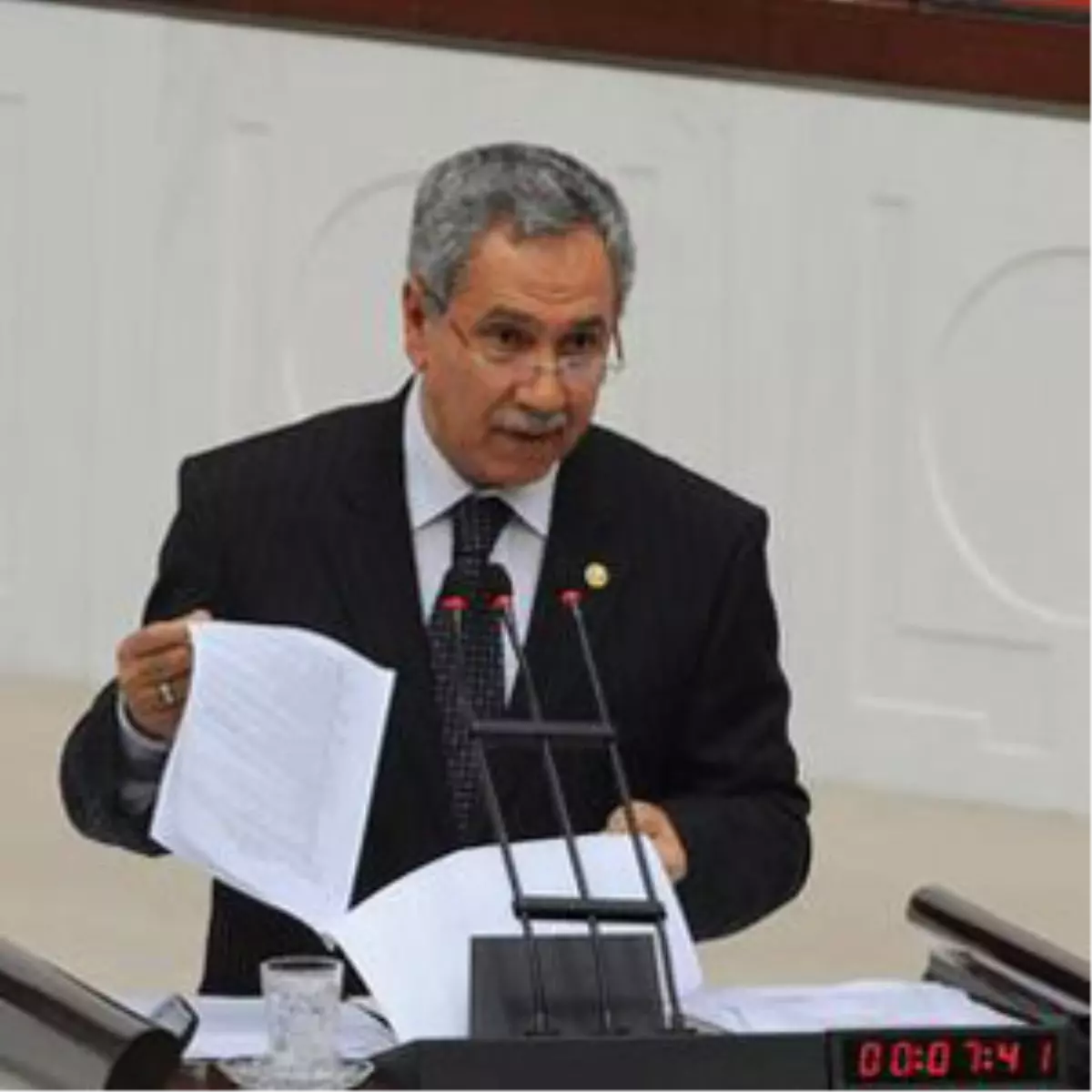 Arınç BDP\'lilerden Büyük Alkış Aldı