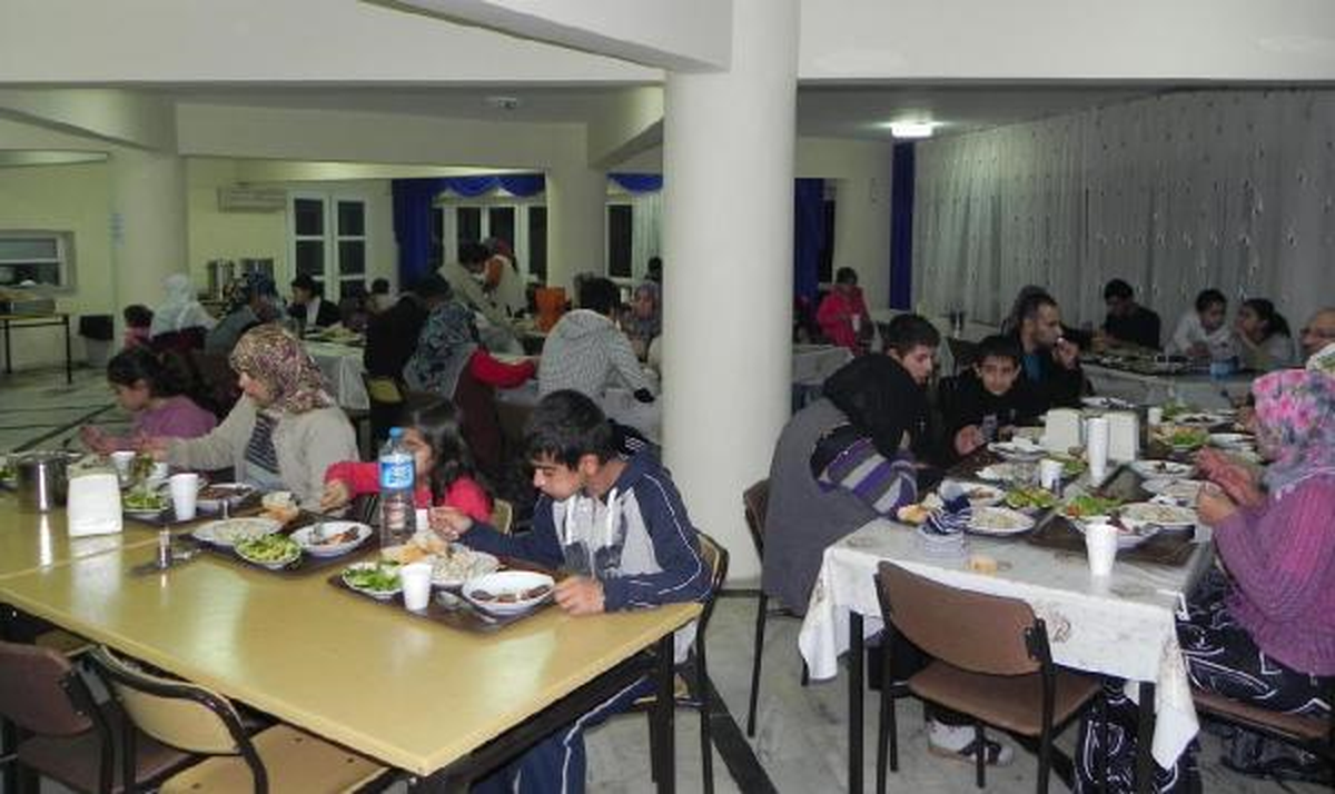 Depremzedeler Foça'ya Alıştı