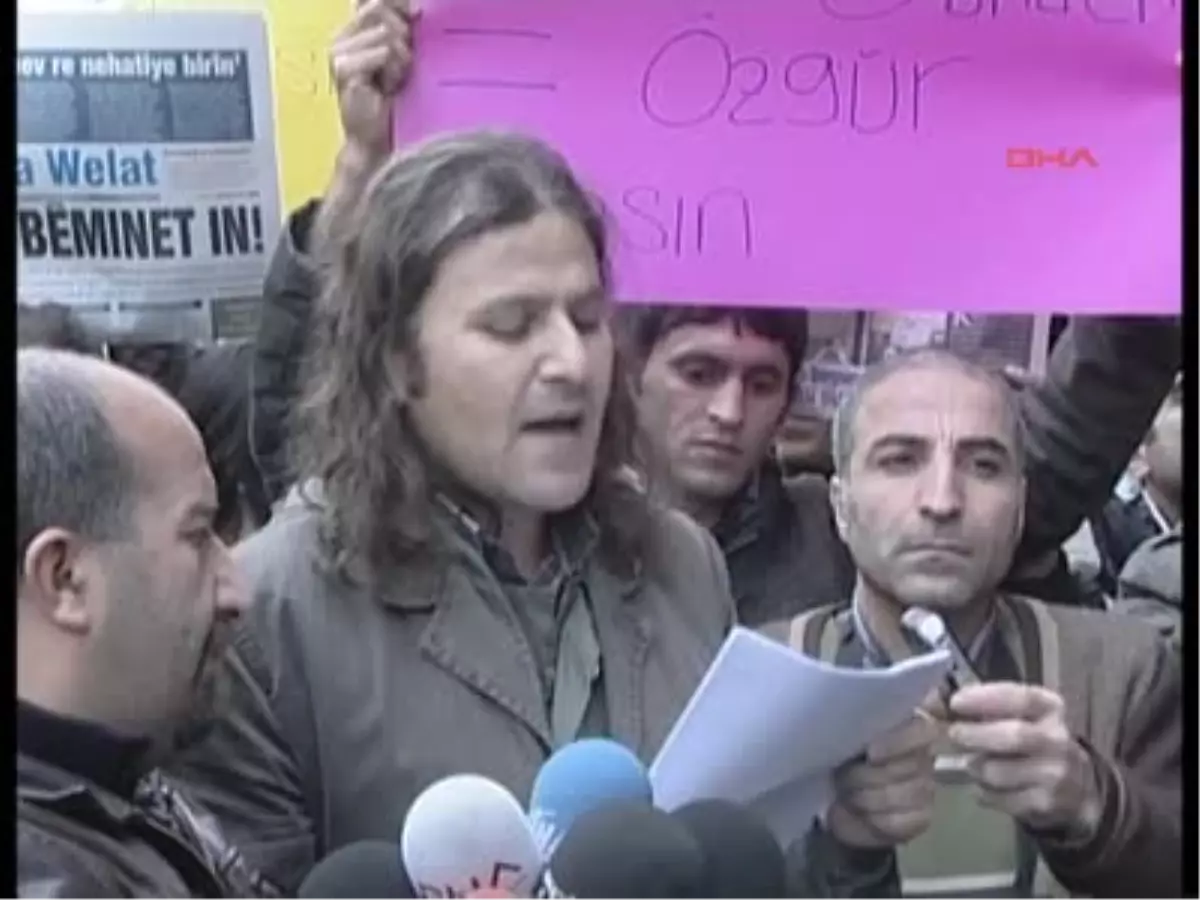 Diyarbakır2diyarbakır\'da Kck Operasyonunda Gazetecilerin Gözaltına Alınmasına Protesto